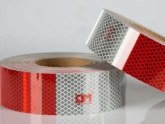 车身反光标识应如何粘贴